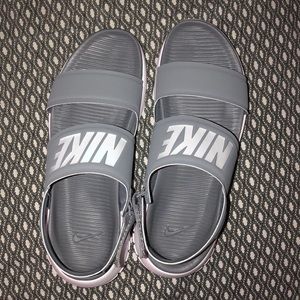 NIKE women’s Sandals!